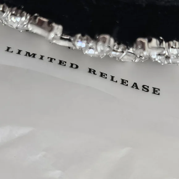 Vera Wang Disney Ears Tiara Crystal Headband Minnie Fairytale Wedding Veil - Picture 7 of 11